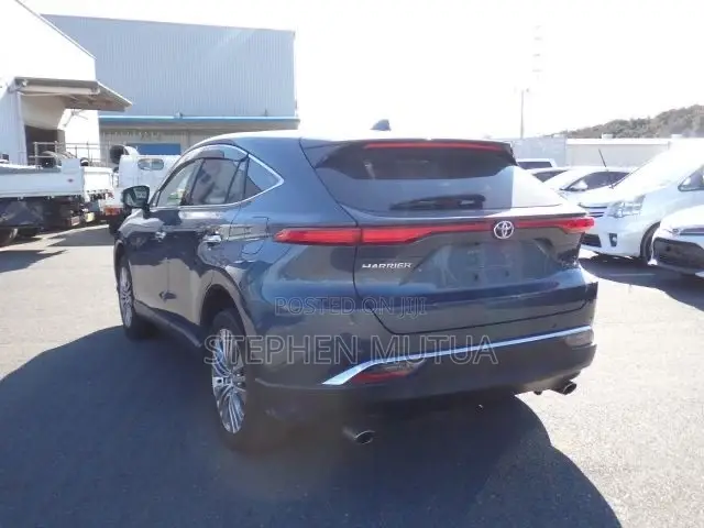 Toyota Harrier 2.0 2020 Blue