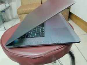 Laptop Apple MacBook Pro 2018 32GB Intel Core i7 SSD 512GB
