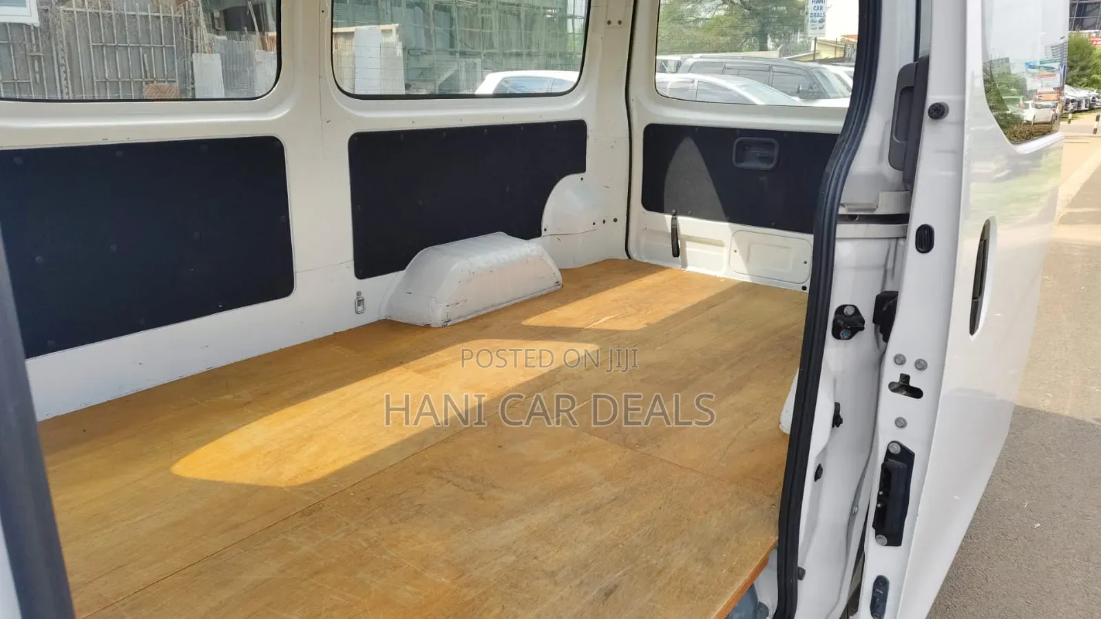 Nissan Caravan (Urvan) 2020 White