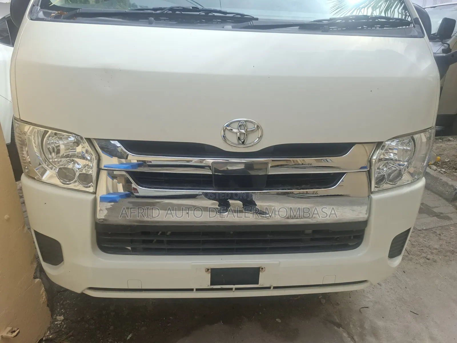 Toyota HiAce 2019 White