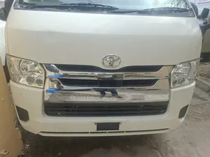 Toyota HiAce 2019 White