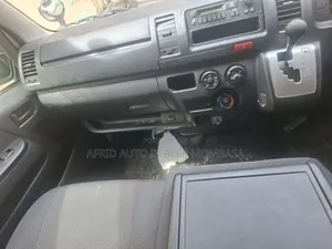 Toyota HiAce 2019 White