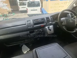 Toyota HiAce 2019 White