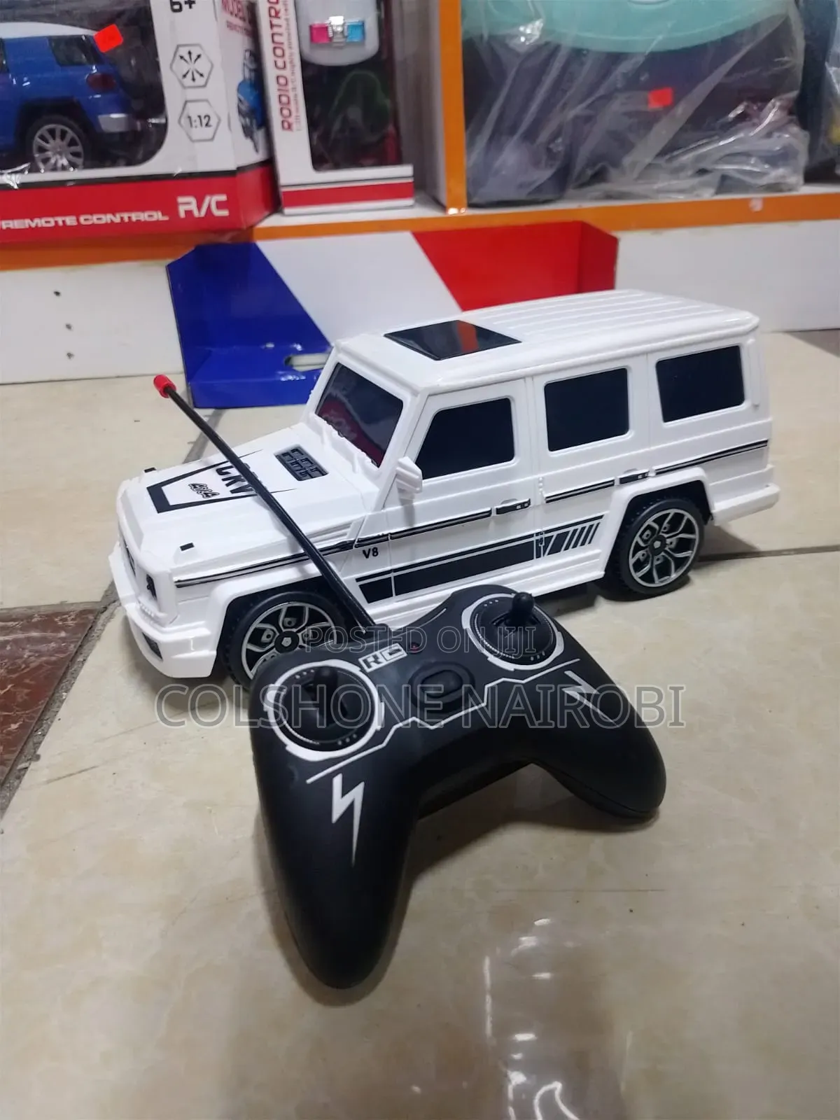 1:12 Scale Remote Control SUV Toy Car With Wireless Controller