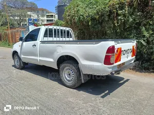 Toyota Hilux 2013 White