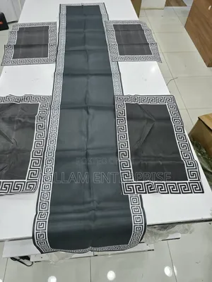 Light Polyyester Material Table Runner Plus 4 Table Mats*