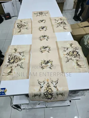 Light Polyyester Material Table Runner Plus 4 Table Mats*