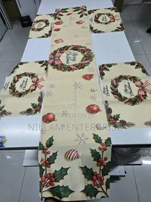 Light Polyyester Material Table Runner Plus 4 Table Mats*