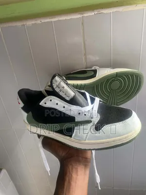 NIKE SB Dunks Travis Scott "Olive Green"