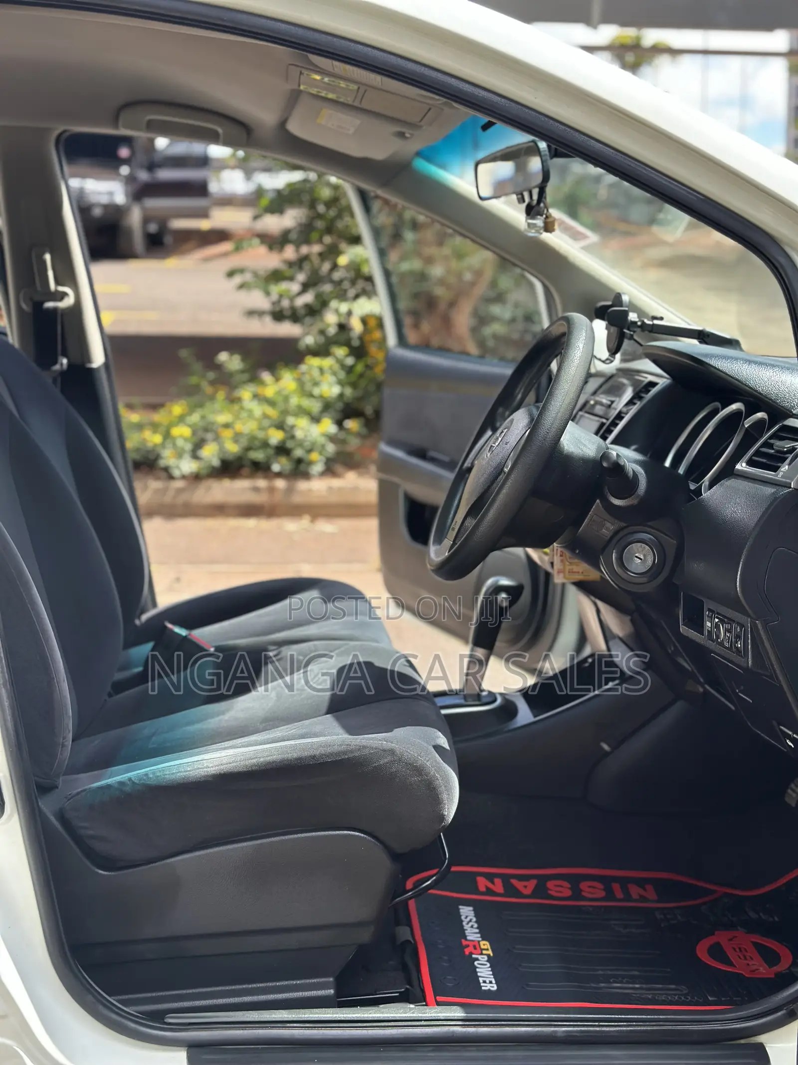 Nissan Tiida 2011 White