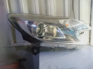 Nissan Note 2015 Headlight