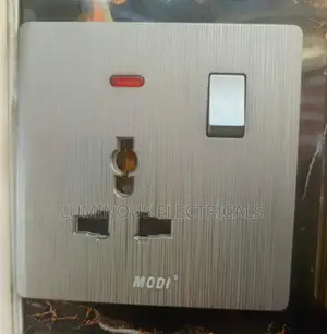 Premium 13A Single Switched Universal Multi-Socket Dual USB Ports