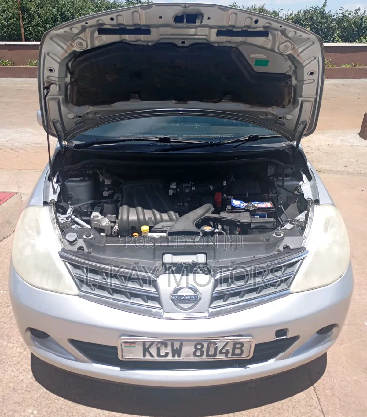 Nissan Tiida 2012 Silver
