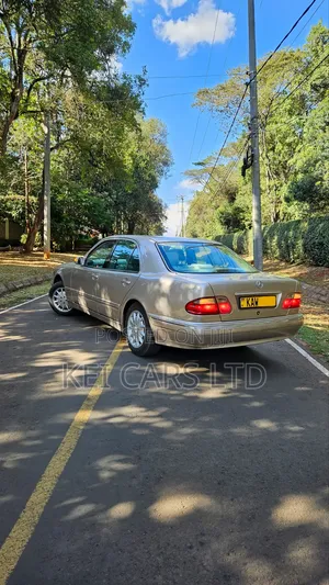 Mercedes-Benz E220 1999 Beige