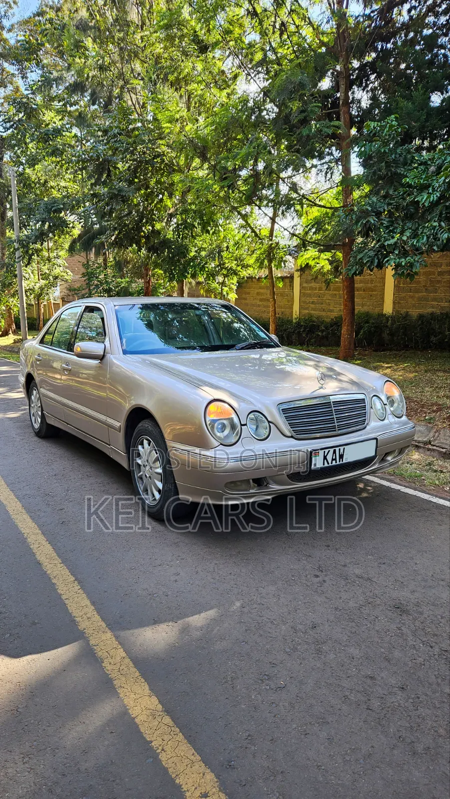 Mercedes-Benz E220 1999 Beige