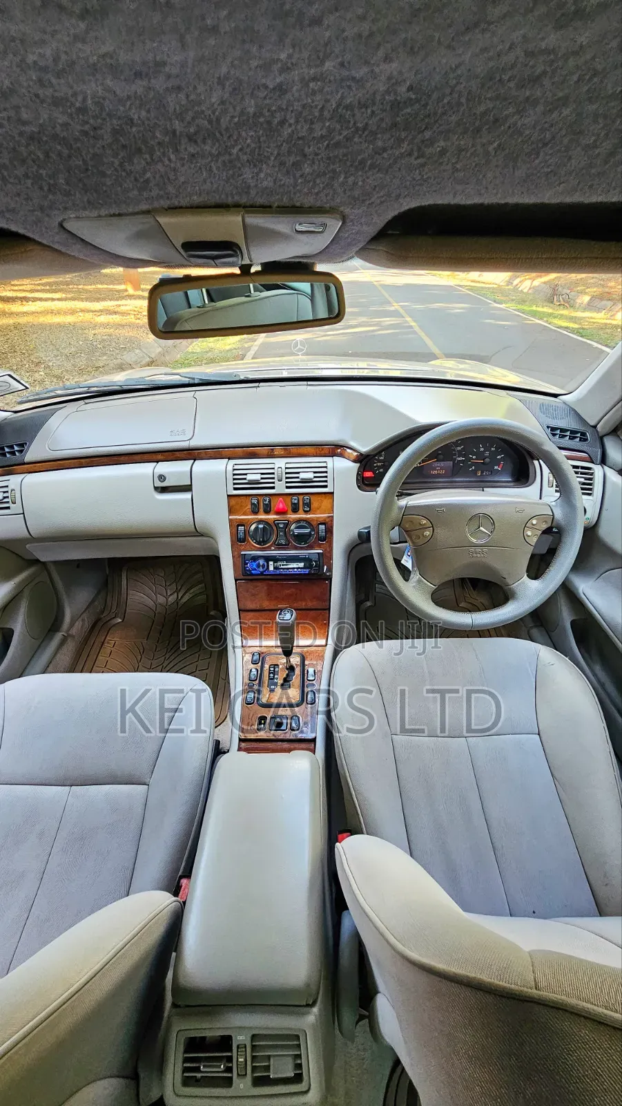 Mercedes-Benz E220 1999 Beige