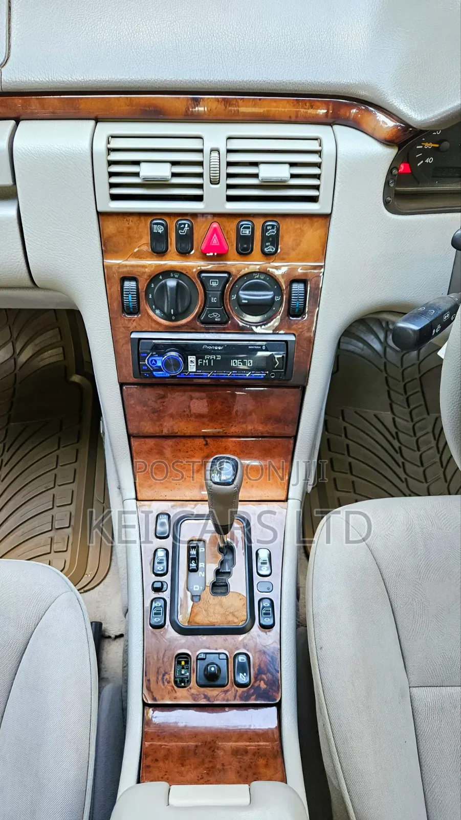 Mercedes-Benz E220 1999 Beige