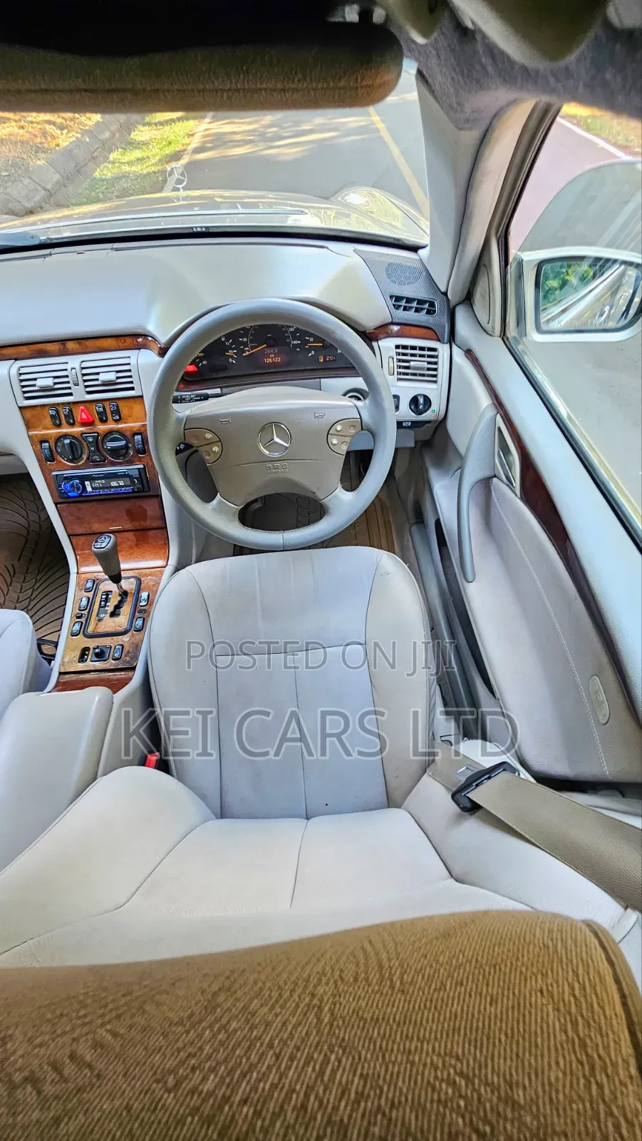 Mercedes-Benz E220 1999 Beige