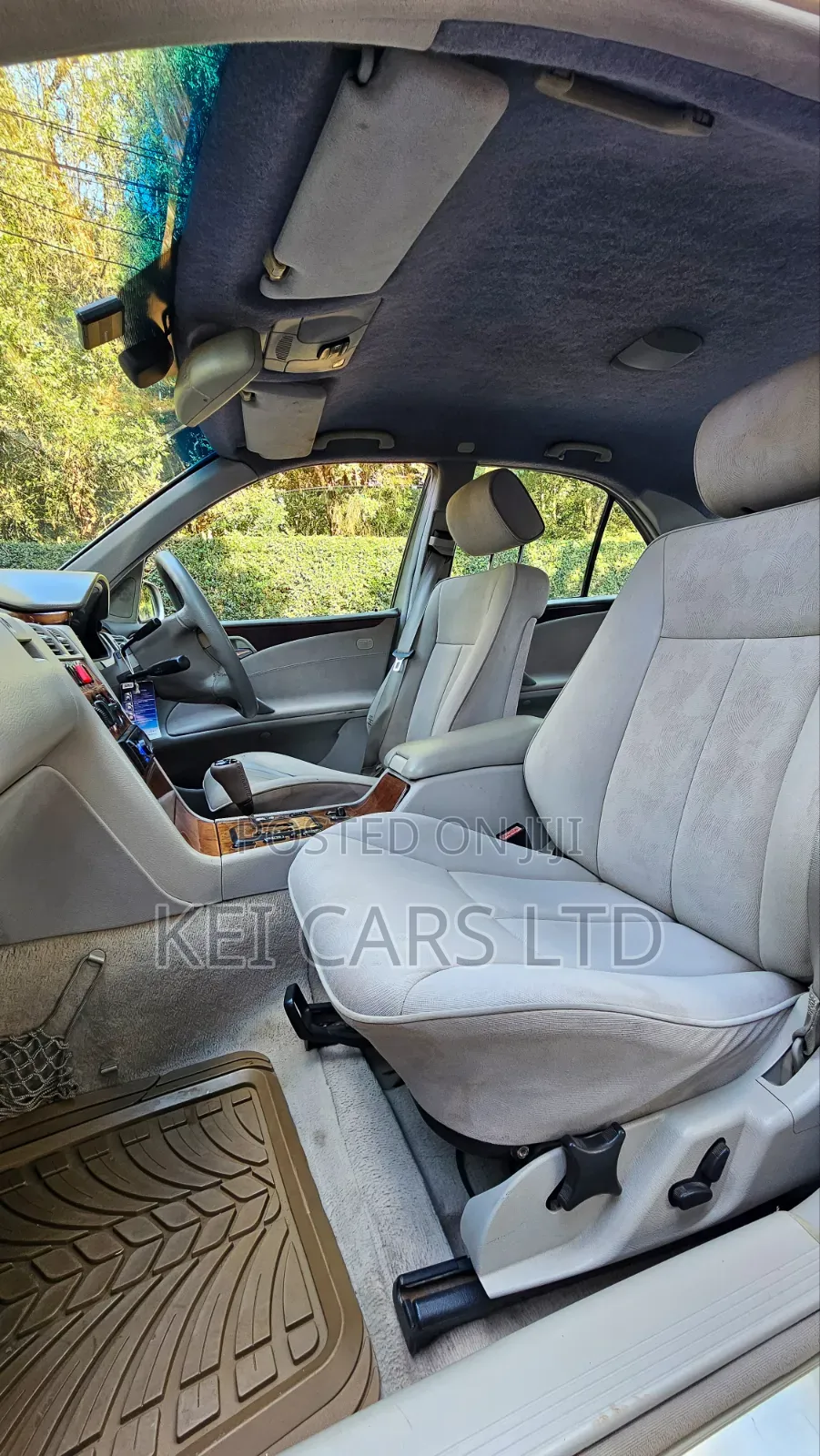 Mercedes-Benz E220 1999 Beige
