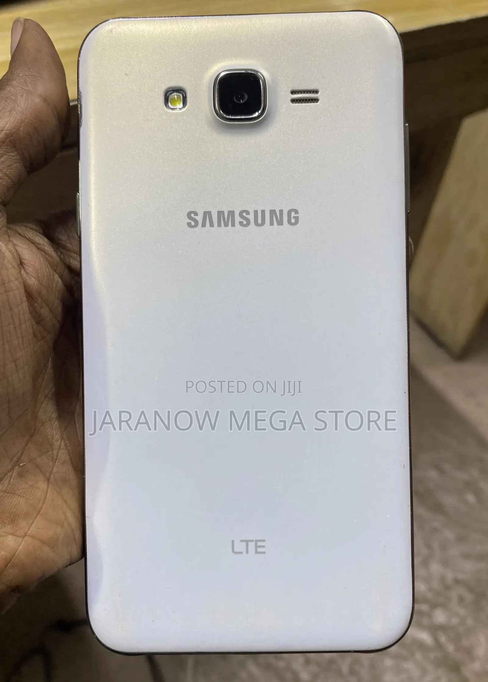 Samsung Galaxy J7 16 GB White