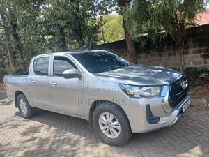 Toyota Hilux 2020 Silver