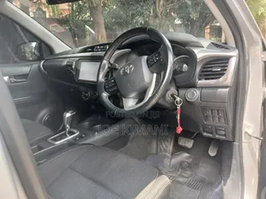 Toyota Hilux 2020 Silver