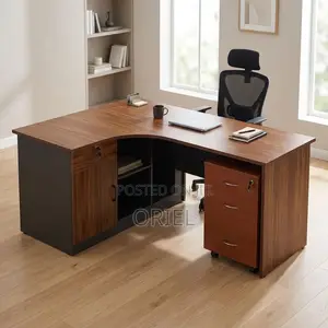 Office Desk : 1.4 Metre Curved Office Table