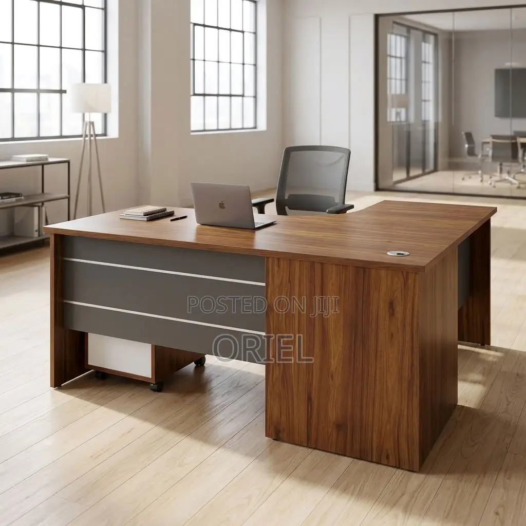 Office Desk : 1.4 Metre Curved Office Table