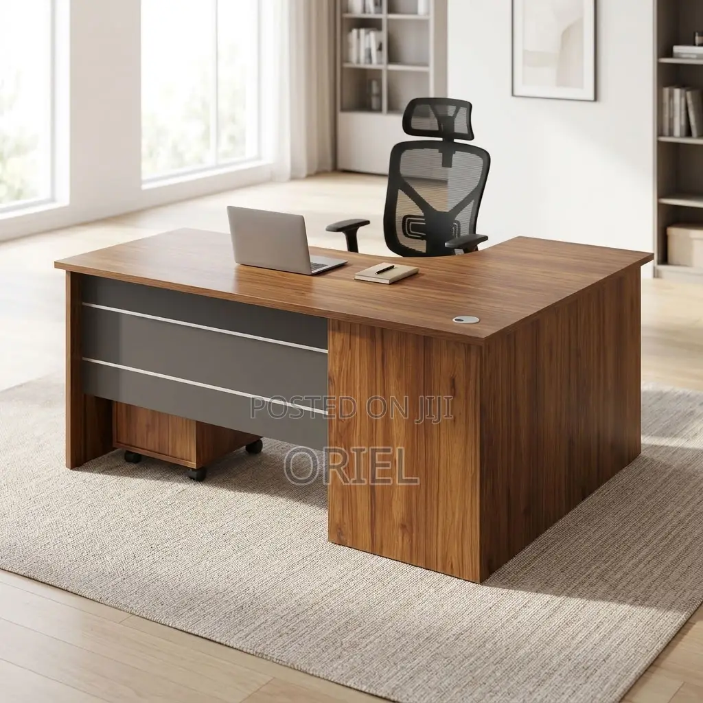 Office Desk : 1.4 Metre Curved Office Table
