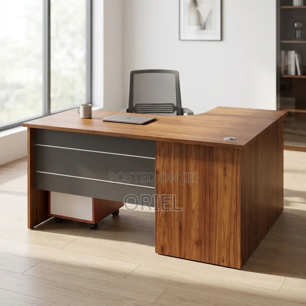 Office Desk : 1.4 Metre Curved Office Table