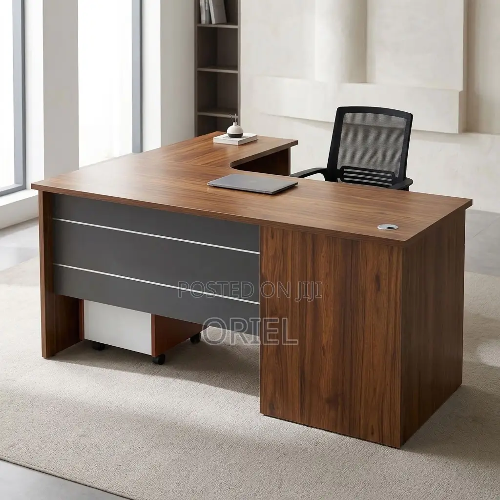 Office Desk : 1.4 Metre Curved Office Table