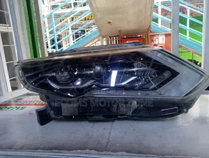 Nissan Xtrail NT33 Headlight