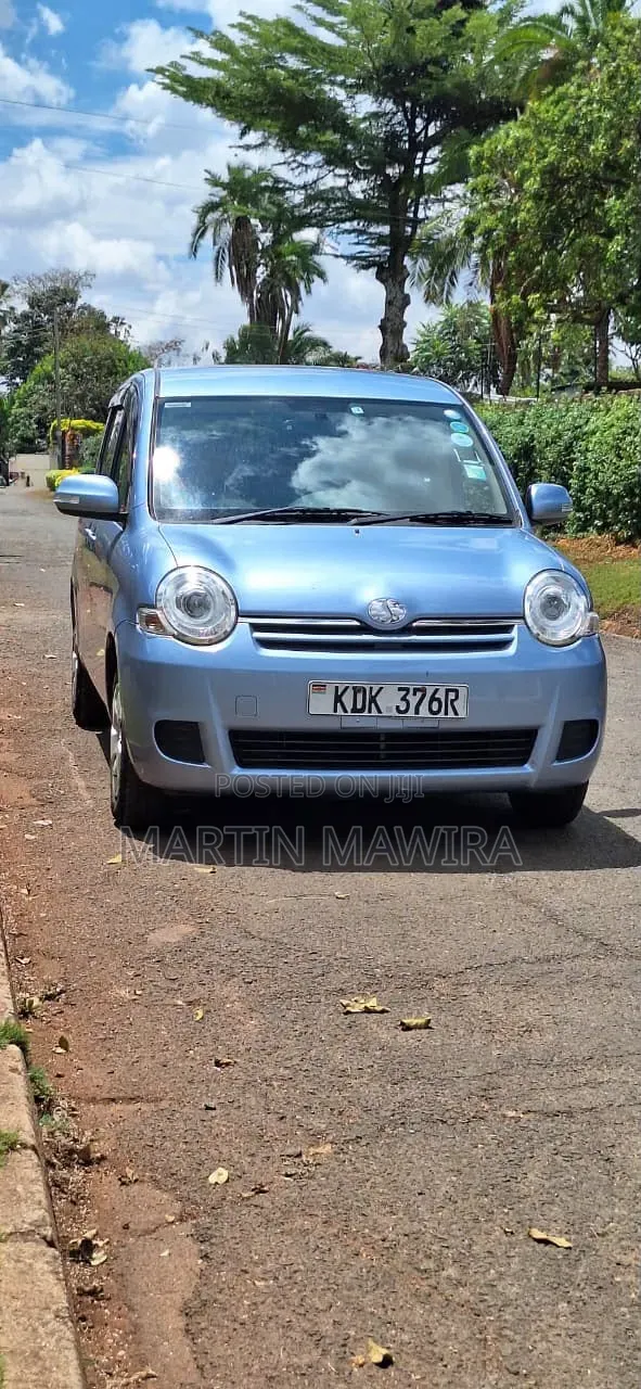 Toyota Sienta 2015 Blue