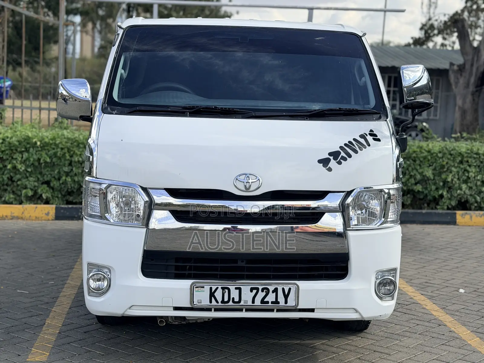 Toyota HiAce 2016 White
