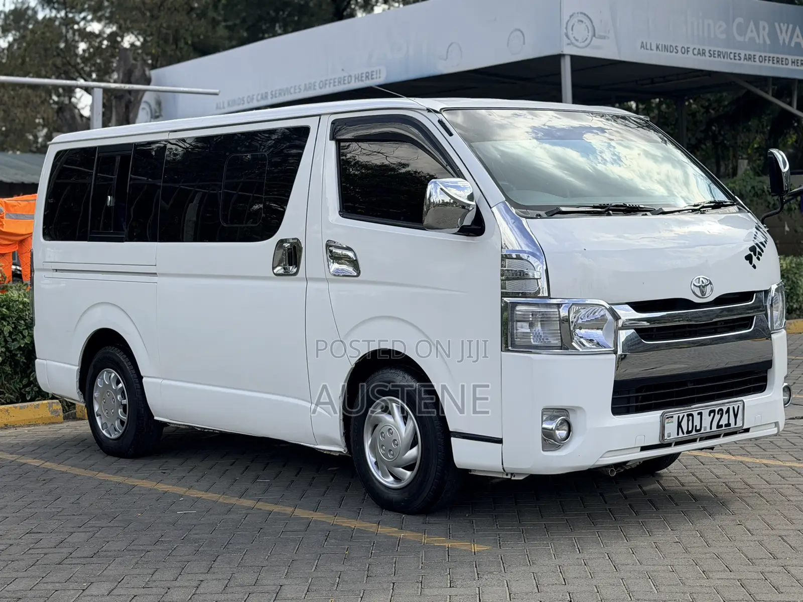 Toyota HiAce 2016 White