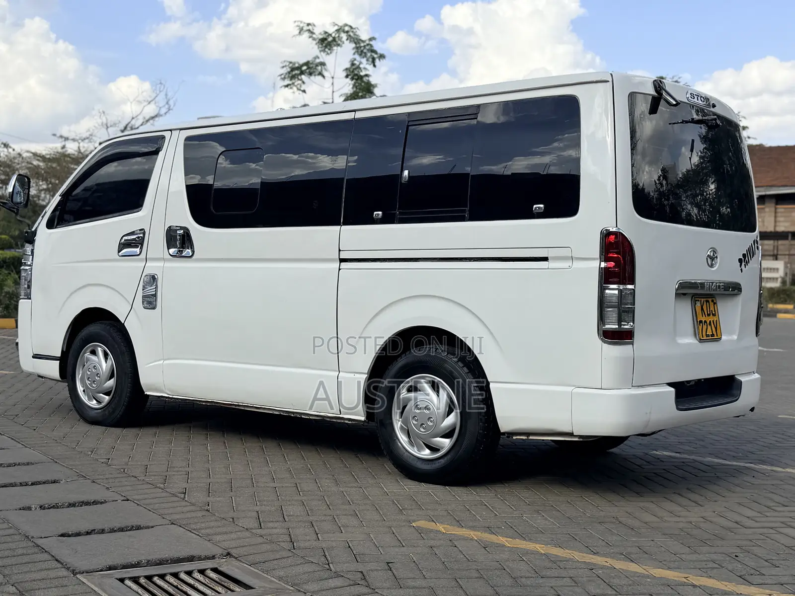 Toyota HiAce 2016 White