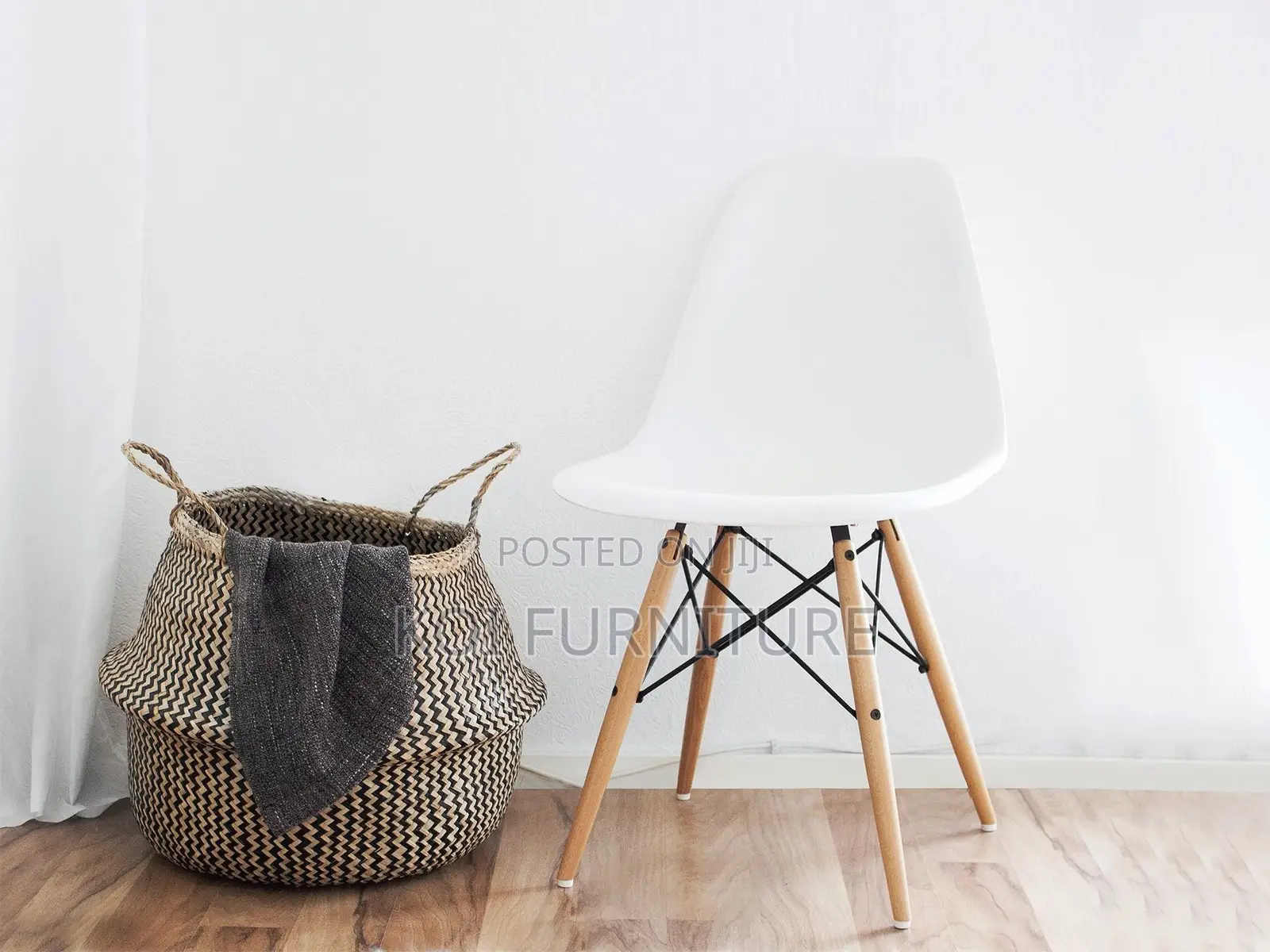 Dining Chair : White Eames-Style Dining Chair