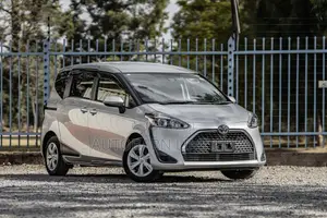 Toyota Sienta 1.5 FWD 2021 Silver