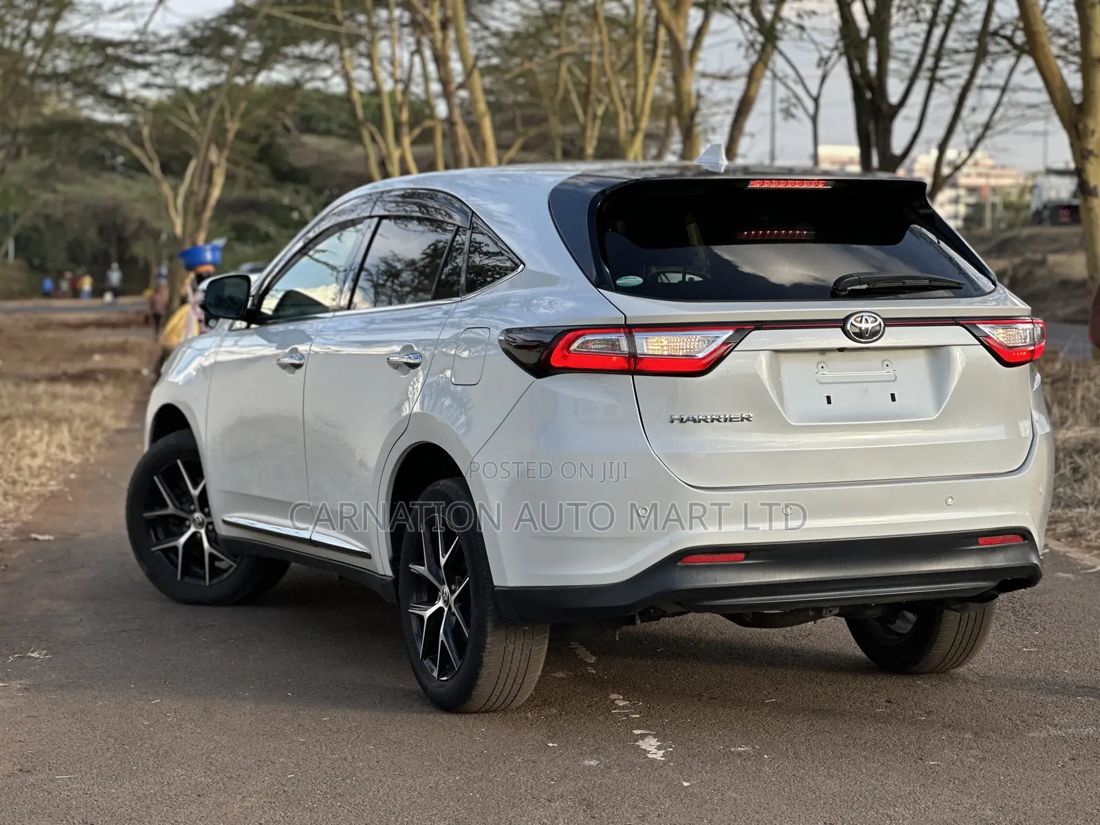Toyota Harrier 2.0 4WD 2019 White