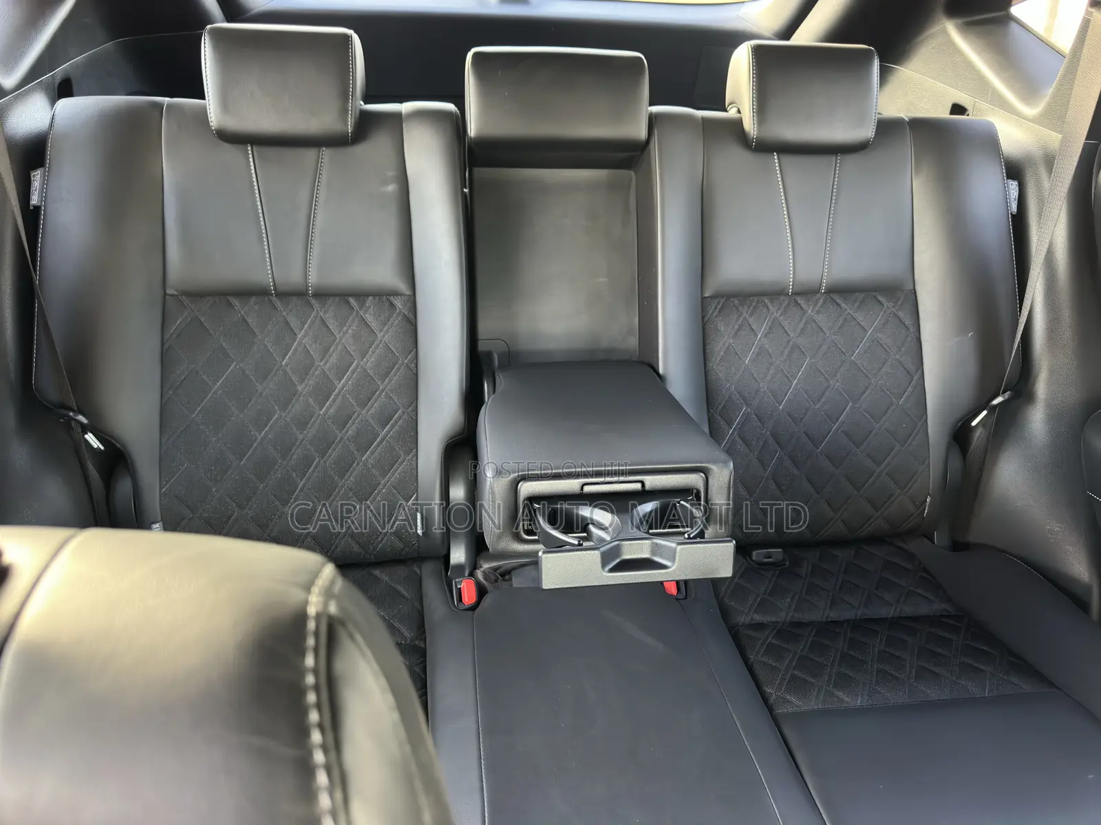 Toyota Harrier 2.0 4WD 2019 White