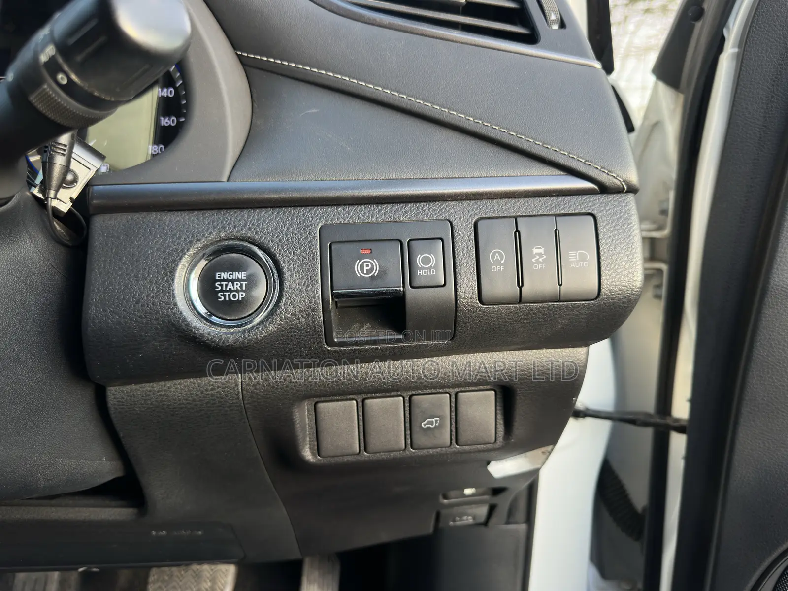 Toyota Harrier 2.0 4WD 2019 White