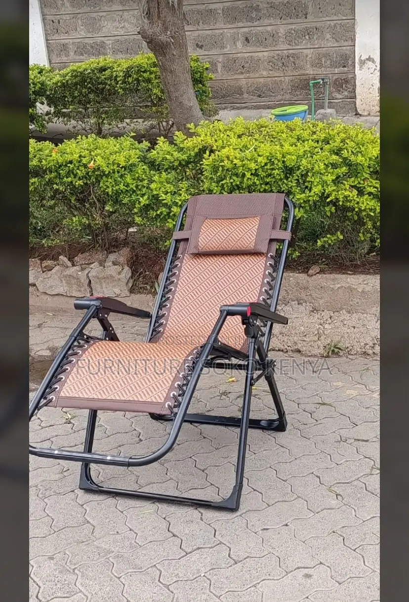 Lounge Chair : Folding Zero-Gravity Reclining Lounge Chair