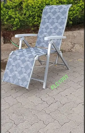 Lounge Chair : Folding Zero-Gravity Reclining Lounge Chair