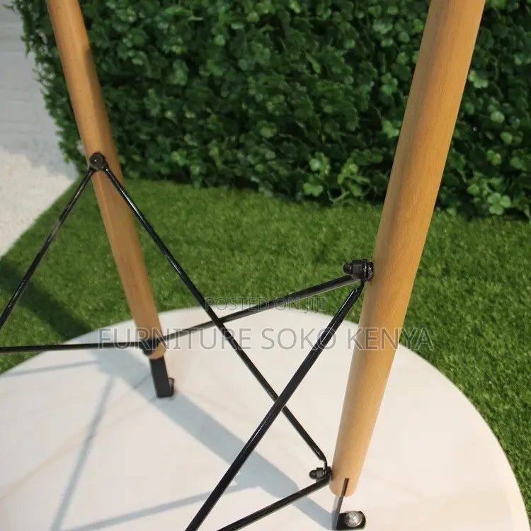 Dining Table : Eames Round Dining Table