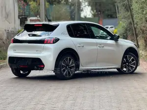Peugeot 208 2021 Pearl