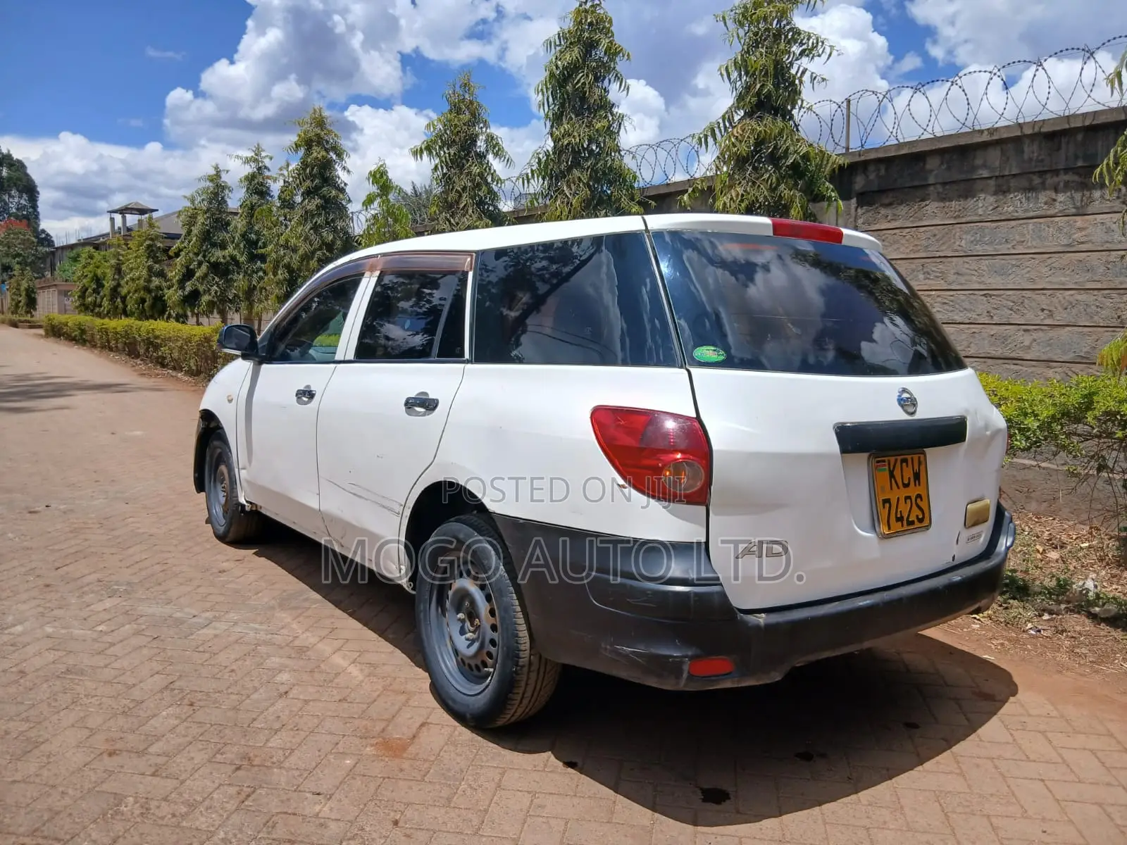 Nissan Advan 2013 White