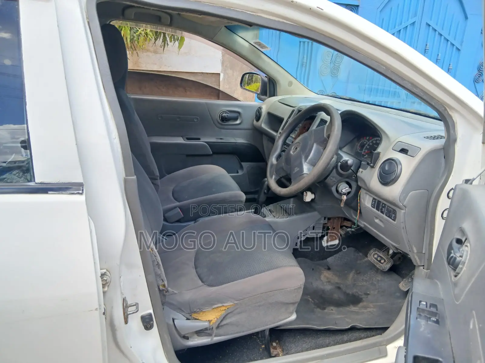 Nissan Advan 2013 White