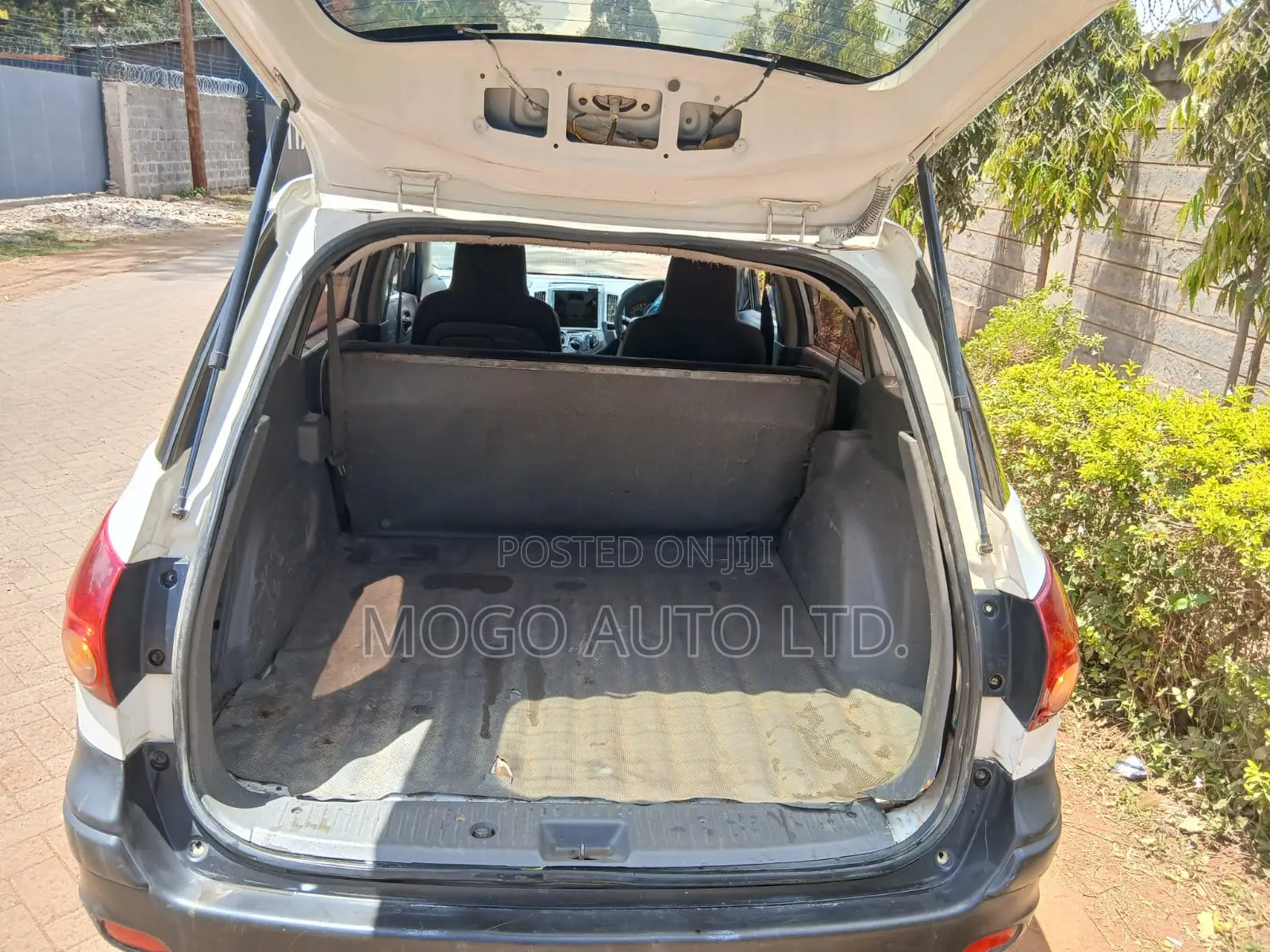 Nissan Advan 2013 White