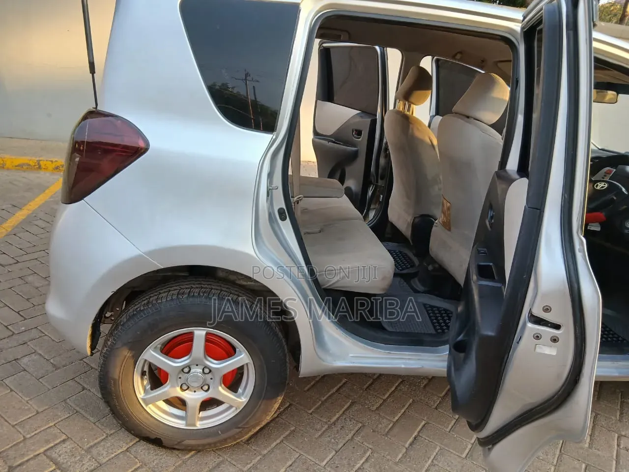 Toyota Ractis 2011 Silver