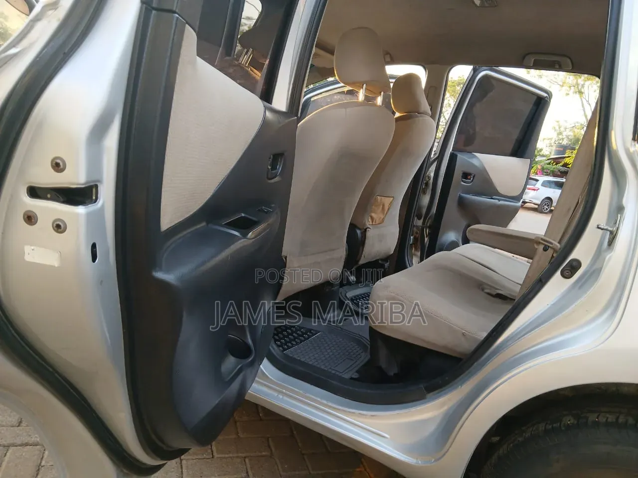 Toyota Ractis 2011 Silver
